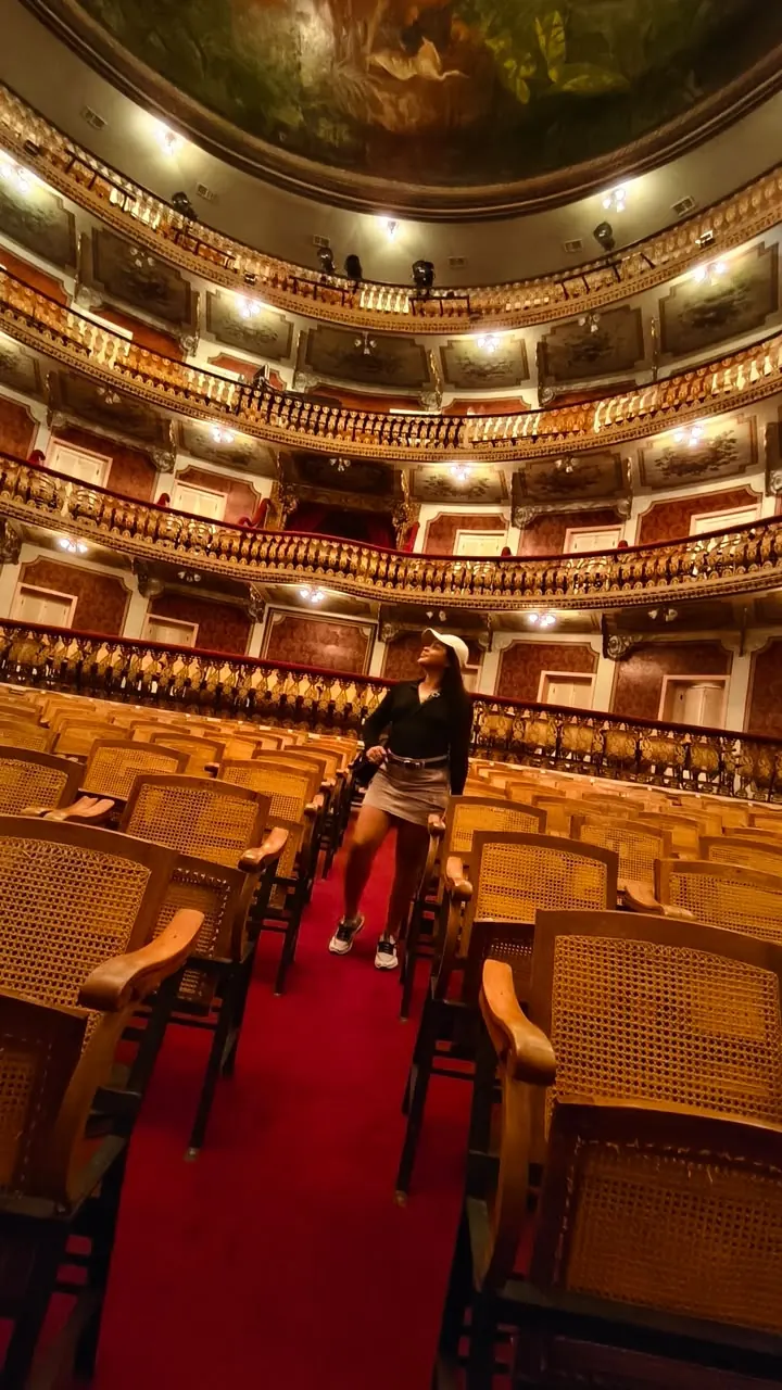 Cliente Quero+ Viagens visitando o Theatro da Paz, em Belém